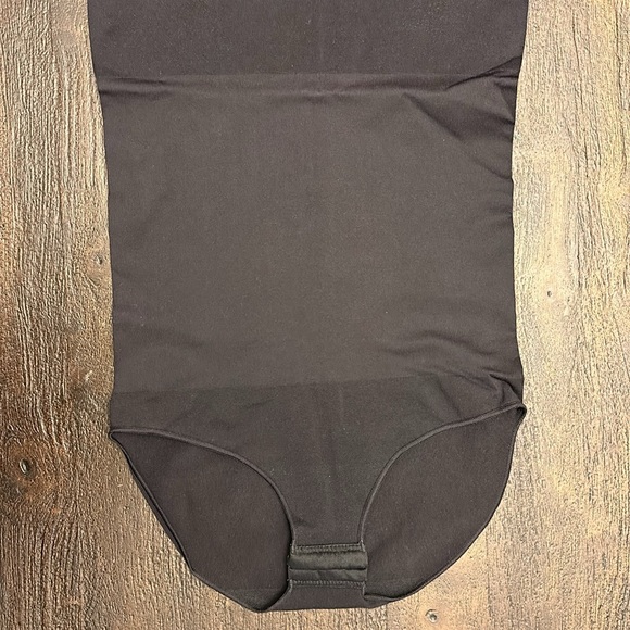 Spanx, Compression Tank Bodysuit, Black, Size Small - Picture 4 of 7